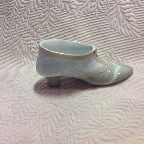 Lladro Figurine of Victorian Lace-up Shoe Active - Picture 2 of 14